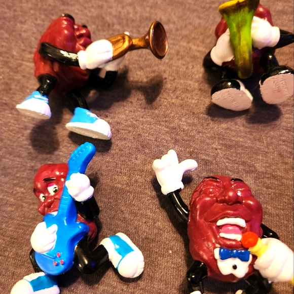 CALIFORNIA RAISINS COLLECTIBLE BAND MEMBERS-7 PIECES - Picture 3 of 3